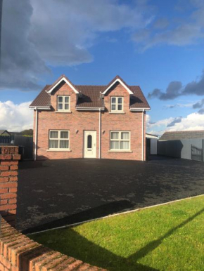 Slievenagarragh. A house in the garden